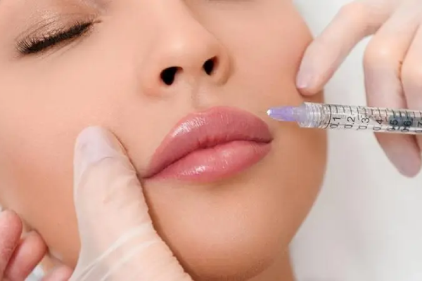 چرا مراقبت بعد از تزریق ژل لب اهمیت دارد؟